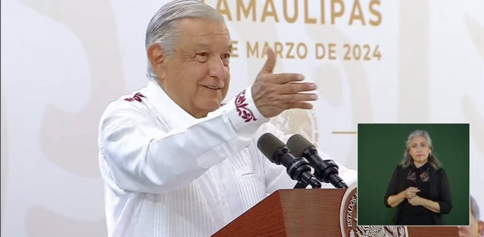 Mano negra en portazo de familiares de normalistas a Palacio Nacional: AMLO