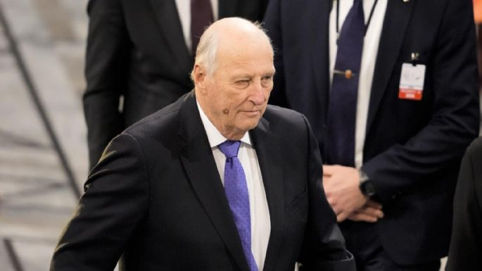 Colocan marcapasos al rey Harald V de Noruega, el monarca más anciano de Europa