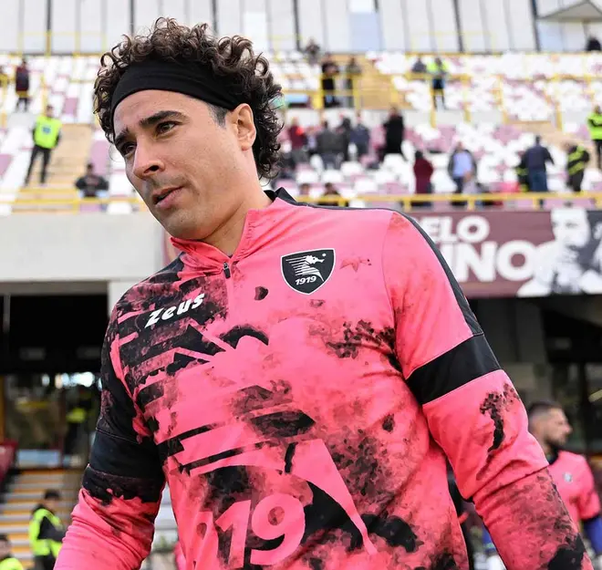 Guillermo Ochoa vuelve a ser titular y Salernitana vuelve a perder